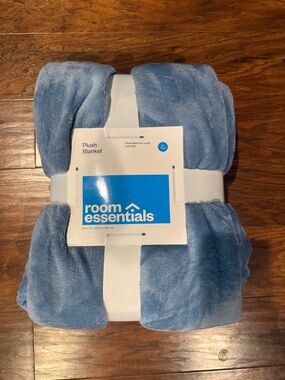 Room Essentials Plush Throw Blanket - Light Blue